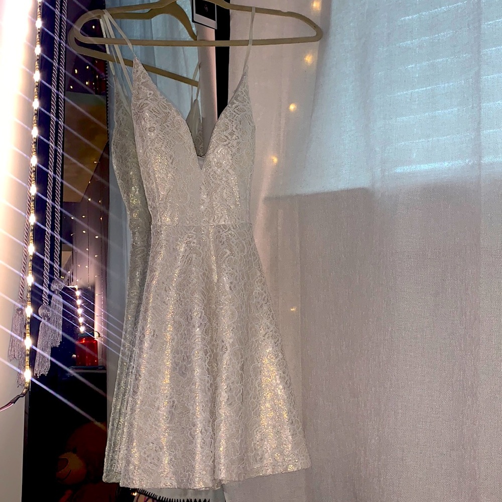 White windsor dress